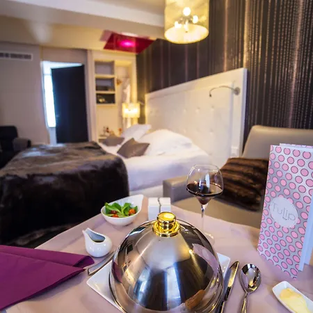 Western Up - Centre Gares Hotel 4*